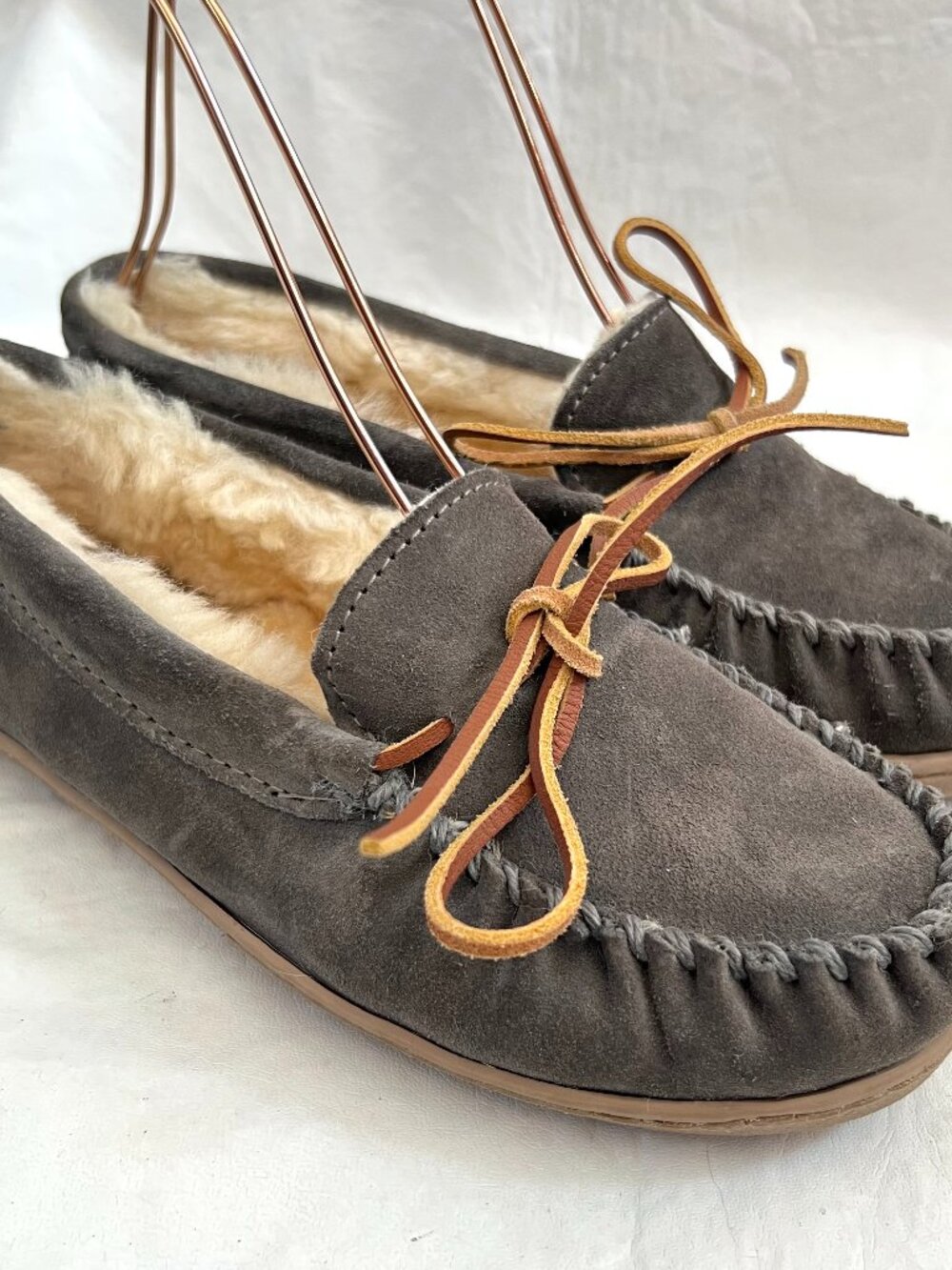 Minnetonka moccasins gray suede US womens 7 rubber soles sheepskin slippers